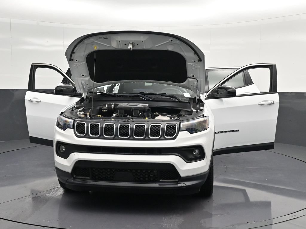 Used 2023 Jeep Compass Latitude AWD/4WD image 33
