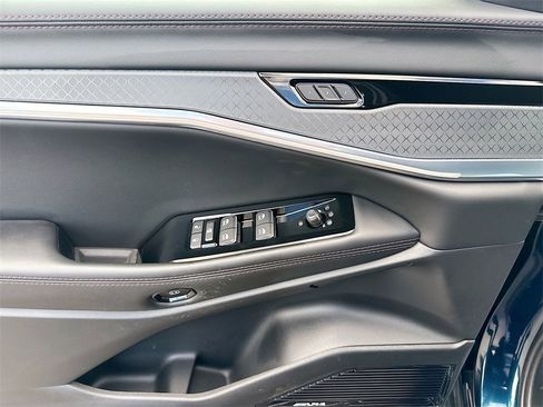 Used 2025 Jeep Wagoneer S Limited image 19