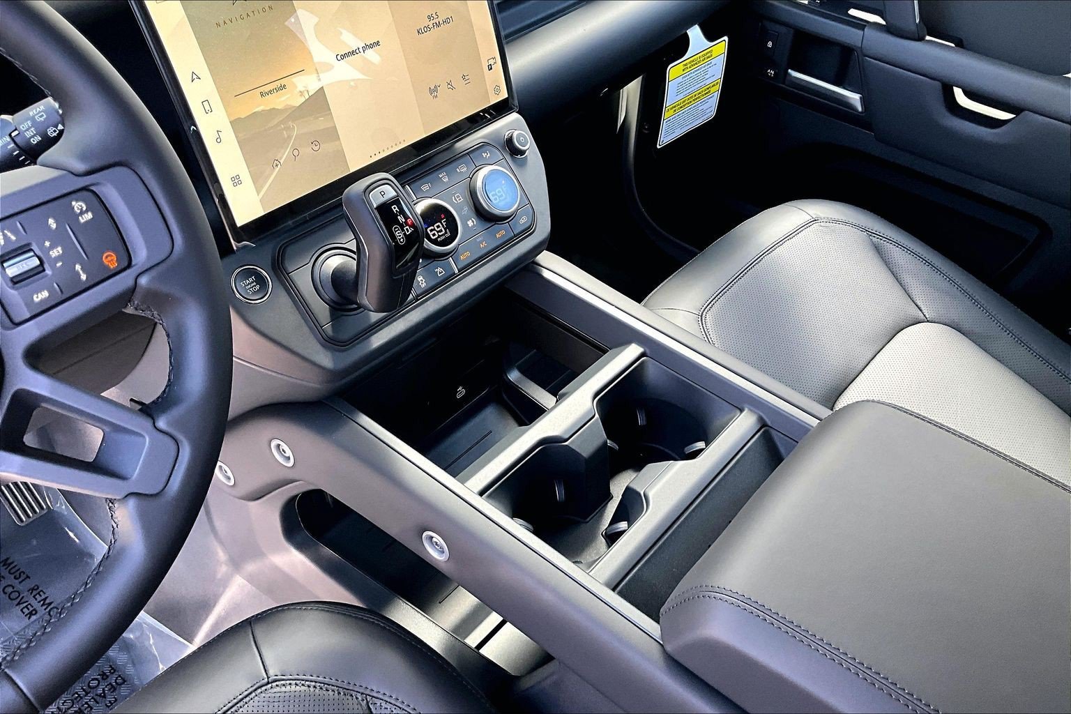 New 2026 Land Rover Defender 110 X-Dynamic SE AWD/4WD image 8
