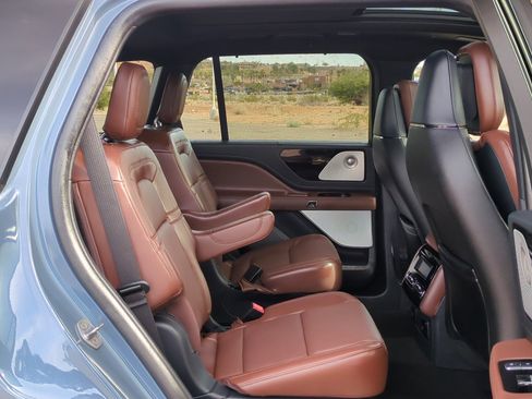 Used 2025 Lincoln Aviator Reserve w/ Equipment Group 201A image 31