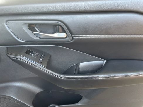 Used 2025 Nissan Rogue SL image 37