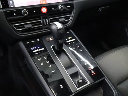 Used 2024 Porsche Macan image 22