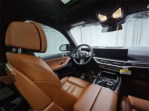 Used 2025 BMW X7 M60i image 15