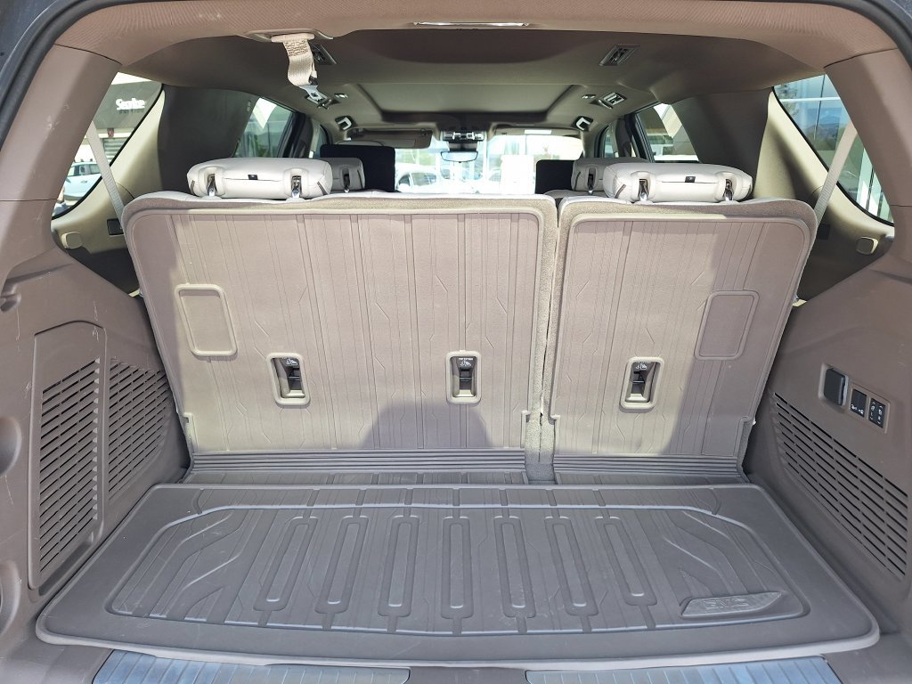 Used 2026 GMC Yukon Denali w/ Denali Reserve Package AWD/4WD image 17