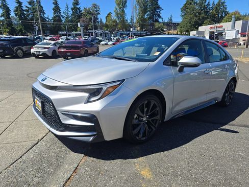 Used 2024 Toyota Corolla SE w/ SE Package FWD image 3