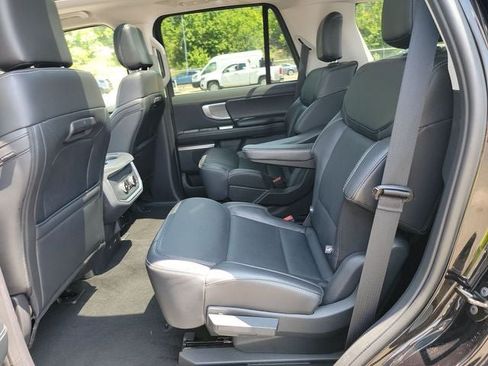 Used 2025 Ford Expedition Platinum AWD/4WD image 18