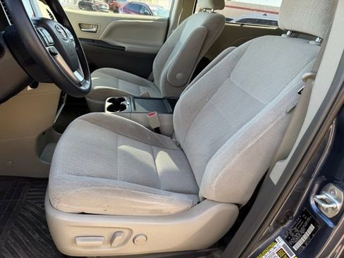 Certified 2016 Toyota Sienna LE FWD image 5