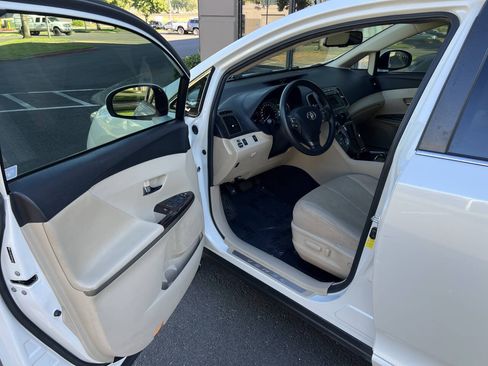 Used 2011 Toyota Venza w/ Convenience Pkg FWD image 7