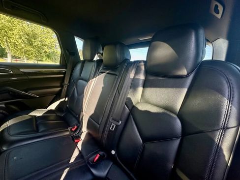 Used 2018 Porsche Cayenne AWD/4WD image 13