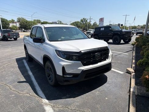 Used 2025 Honda Ridgeline Sport image 2