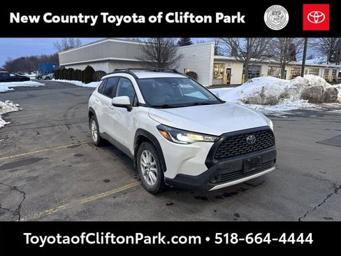 Used 2023 Toyota Corolla Cross LE image 1