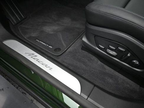 Certified 2025 Porsche Macan Electric RWD image 17