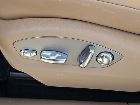 Certified 2025 Porsche Macan image 28