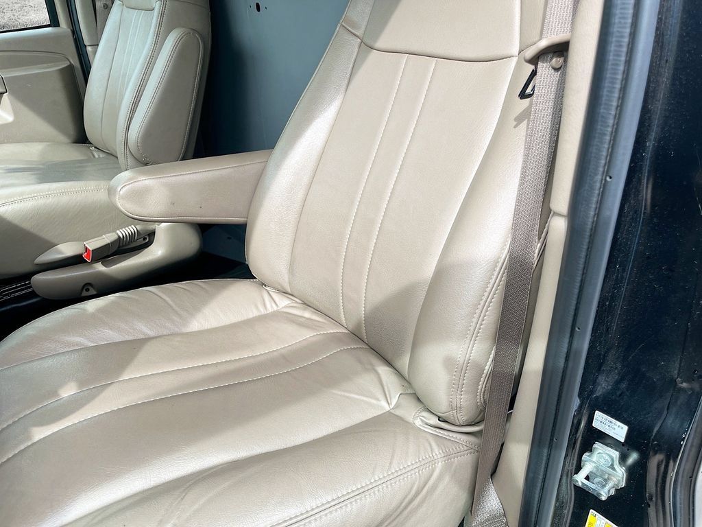 Used 2024 Chevrolet Express 2500 w/ Driver Convenience Package RWD image 18
