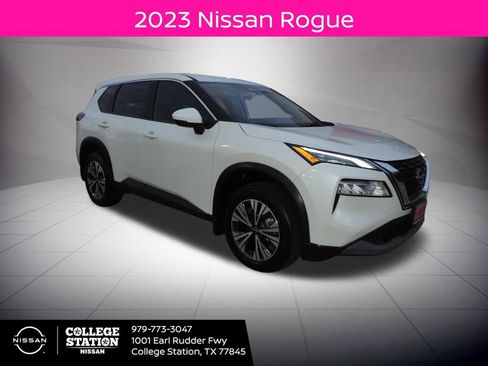 Used 2023 Nissan Rogue SV image 1