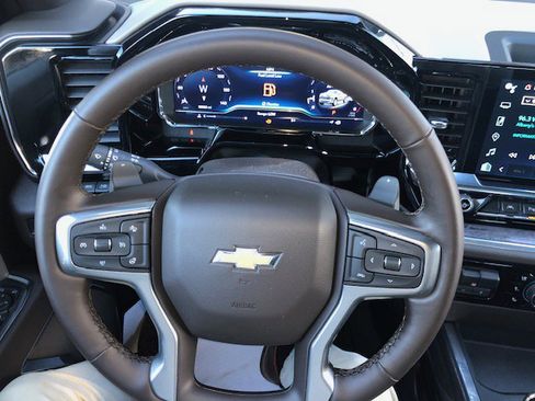 Used 2024 Chevrolet Silverado 1500 LTZ w/ Technology Package image 11