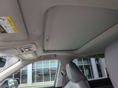 Used 2021 Toyota Highlander XLE AWD/4WD image 21