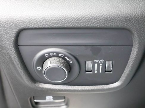 Used 2023 Jeep Grand Cherokee L Laredo image 22