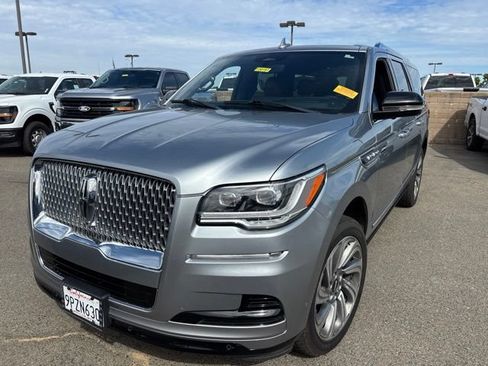 Used 2022 Lincoln Navigator L Reserve AWD/4WD image 2