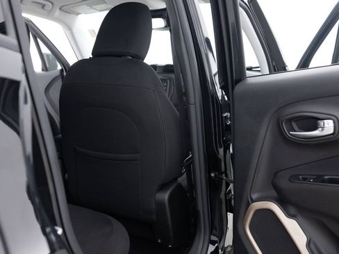 Used 2016 Jeep Renegade Latitude FWD image 30