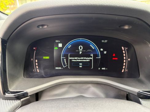 Used 2025 Toyota Camry SE FWD image 13