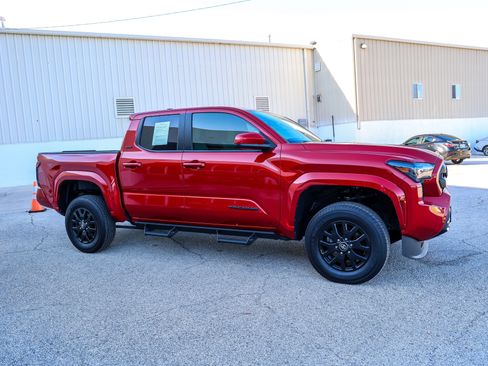 Certified 2026 Toyota Tacoma SR5 AWD/4WD image 6