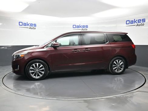 Used 2017 Kia Sedona SX image 5