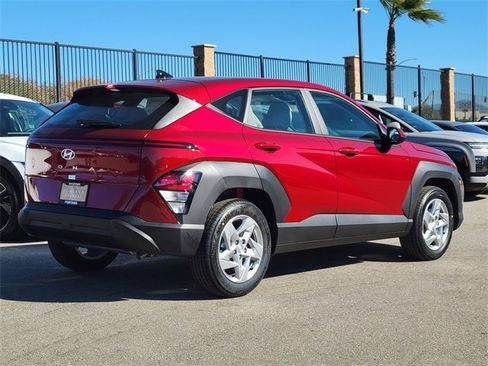 New 2026 Hyundai Kona SE image 2