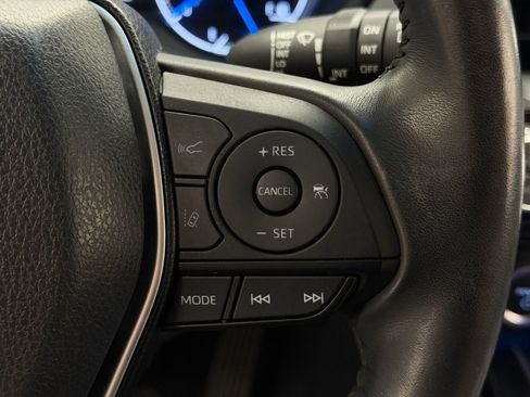 Used 2023 Toyota Venza LE image 24