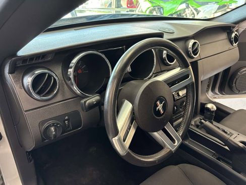 Used 2005 Ford Mustang Deluxe image 13