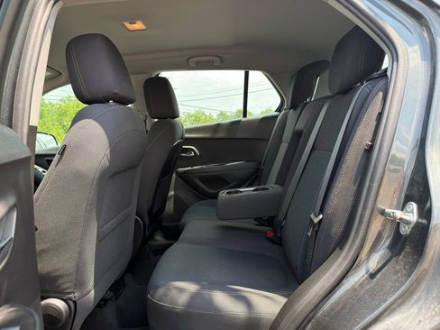 Used 2019 Chevrolet Trax LS AWD/4WD image 3
