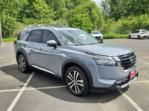 Used 2024 Nissan Pathfinder Platinum w/ Lighting Package (N93) AWD/4WD image 3