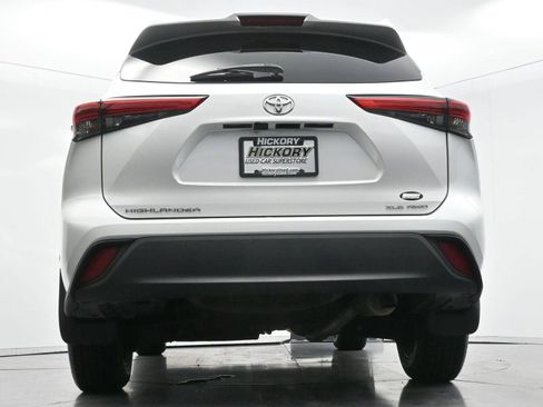 Used 2022 Toyota Highlander XLE AWD/4WD image 57