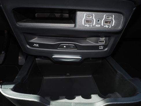 New 2025 Chrysler Pacifica Select w/ Uconnect Theater Family Group image 33