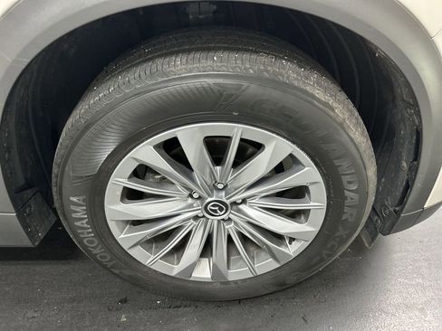 Certified 2024 MAZDA CX-90 3.3 Turbo w/ Preferred Plus AWD/4WD image 8