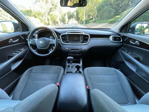 Used 2019 Kia Sorento LX w/ LX Convenience Package image 31