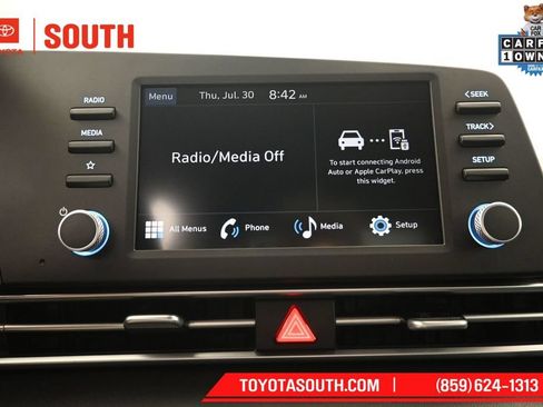 Used 2025 Hyundai Elantra SE FWD image 13