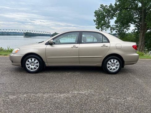 Used 2004 Toyota Corolla LE FWD image 2