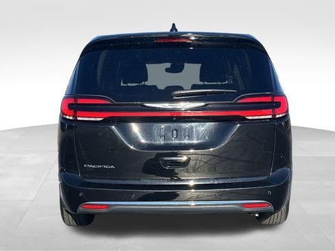 Used 2024 Chrysler Pacifica Touring-L image 23