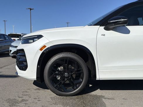 New 2026 Volkswagen Tiguan SE R-Line image 9