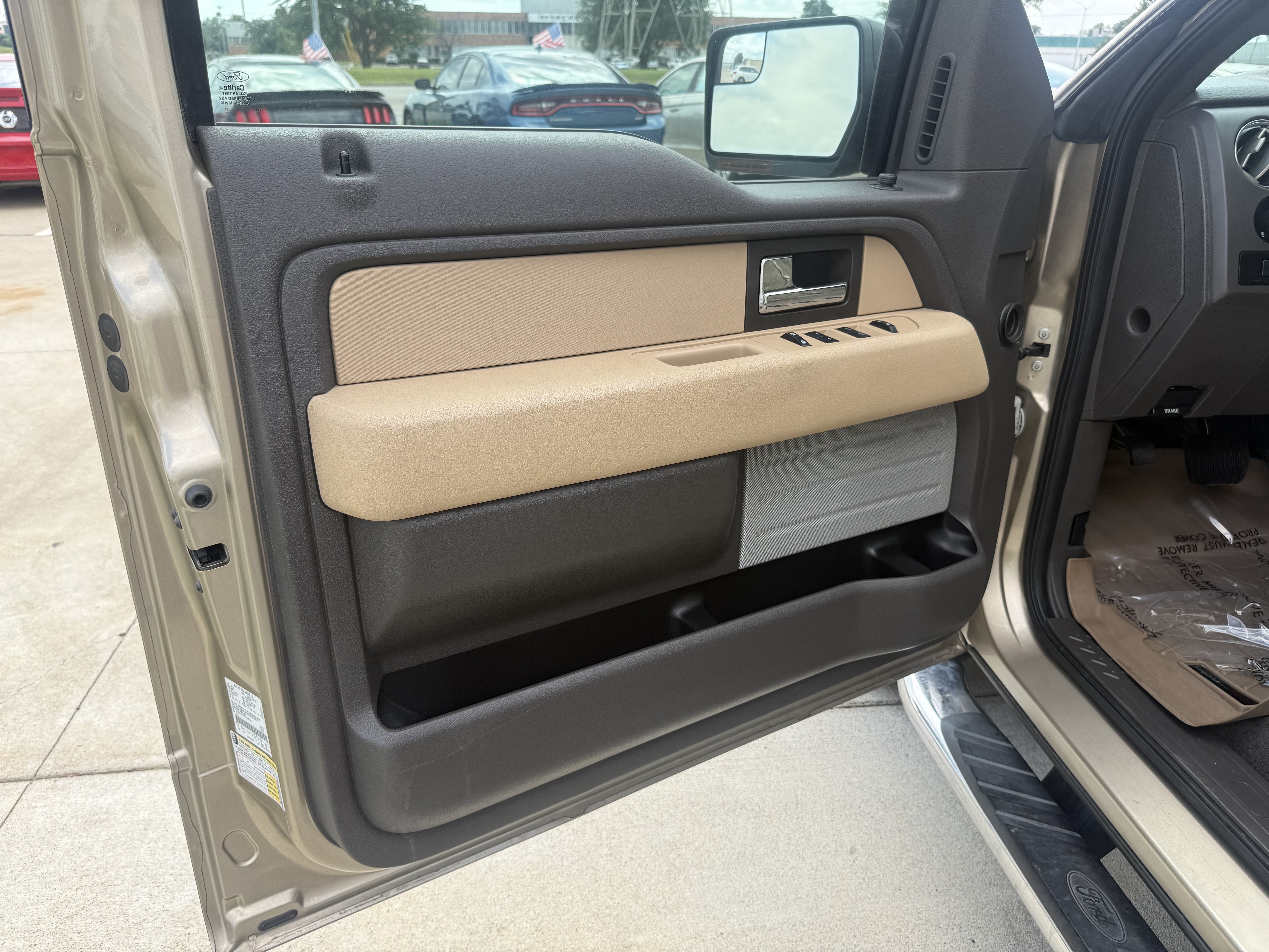 Used 2014 Ford F150 XLT w/ Equipment Group 302A Luxury AWD/4WD image 17