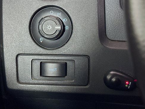 Used 2014 Ford F150 XLT w/ Equipment Group 302A Luxury AWD/4WD image 10