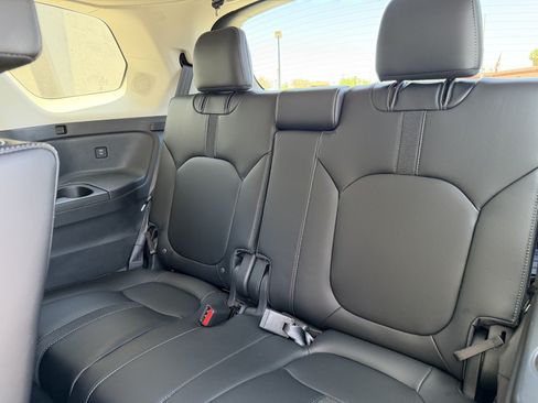 Used 2025 Honda Pilot Touring image 37