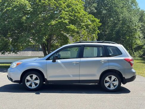 Used 2015 Subaru Forester 2.5i w/ Alloy Wheel Package AWD/4WD image 4