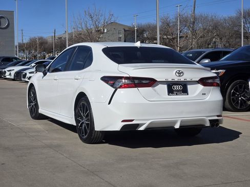 Used 2021 Toyota Camry SE image 8