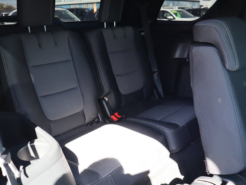 Used 2018 Ford Explorer XLT w/ Equipment Group 201A AWD/4WD image 11