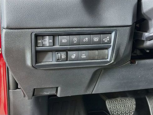 Used 2022 Toyota Tundra Limited AWD/4WD image 31