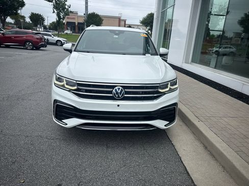 Used 2022 Volkswagen Tiguan SEL R-Line AWD/4WD image 3