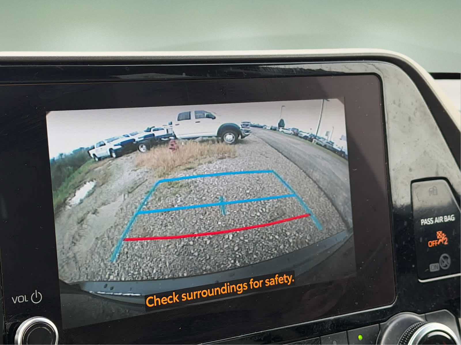 Used 2024 Toyota Highlander LE AWD/4WD image 17