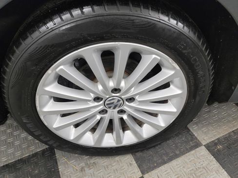 Used 2017 Volkswagen Passat 1.8T SE image 34